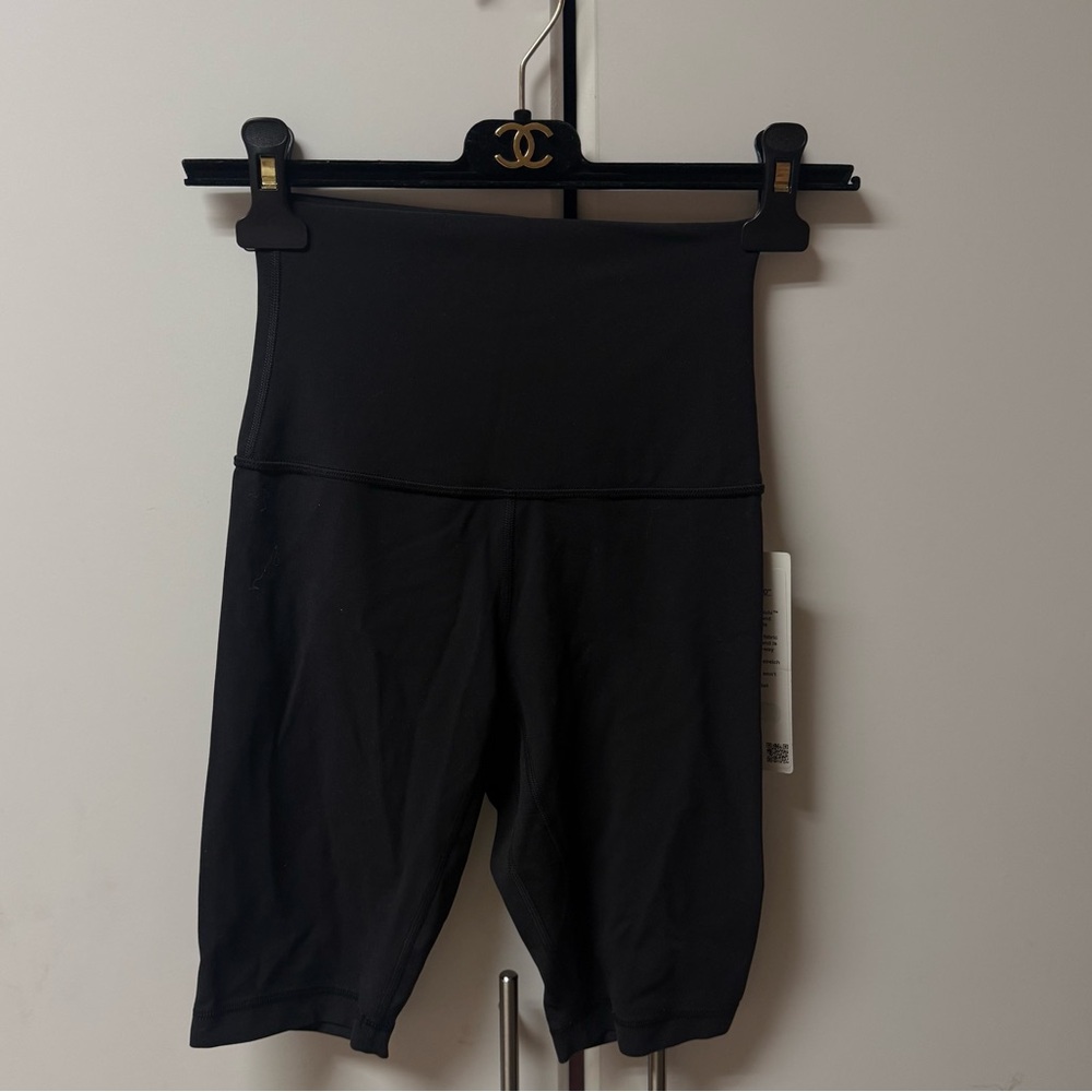 NWT Lululemon Align SHR Super high rise 10” black